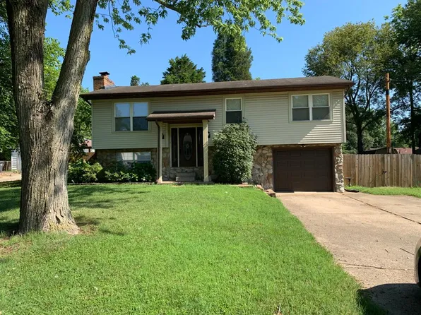 7366 Oakdale Dr, Newburgh, IN 47630