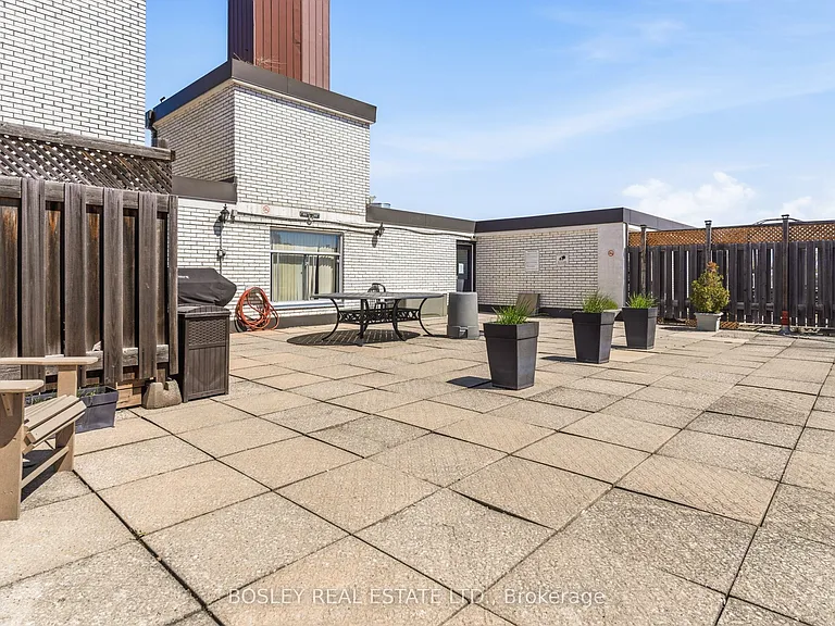 335 Lonsdale Rd #210 — Photo 26