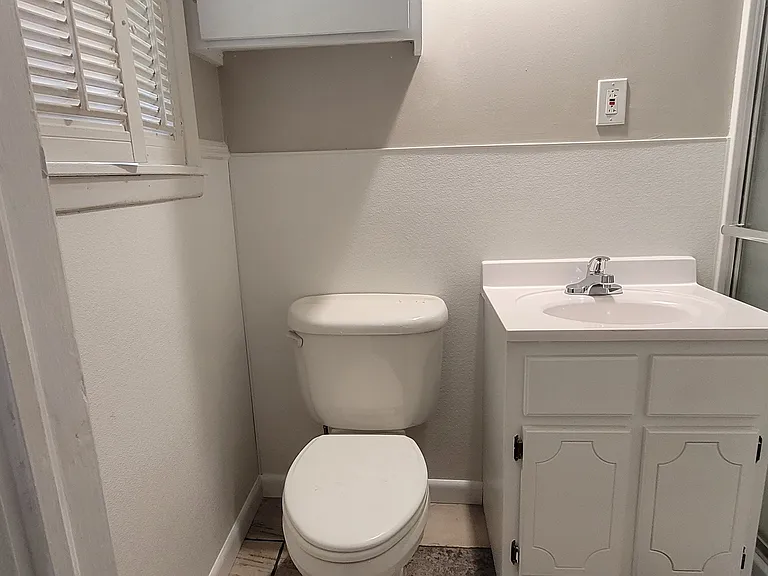 205 Government St — Photo 16