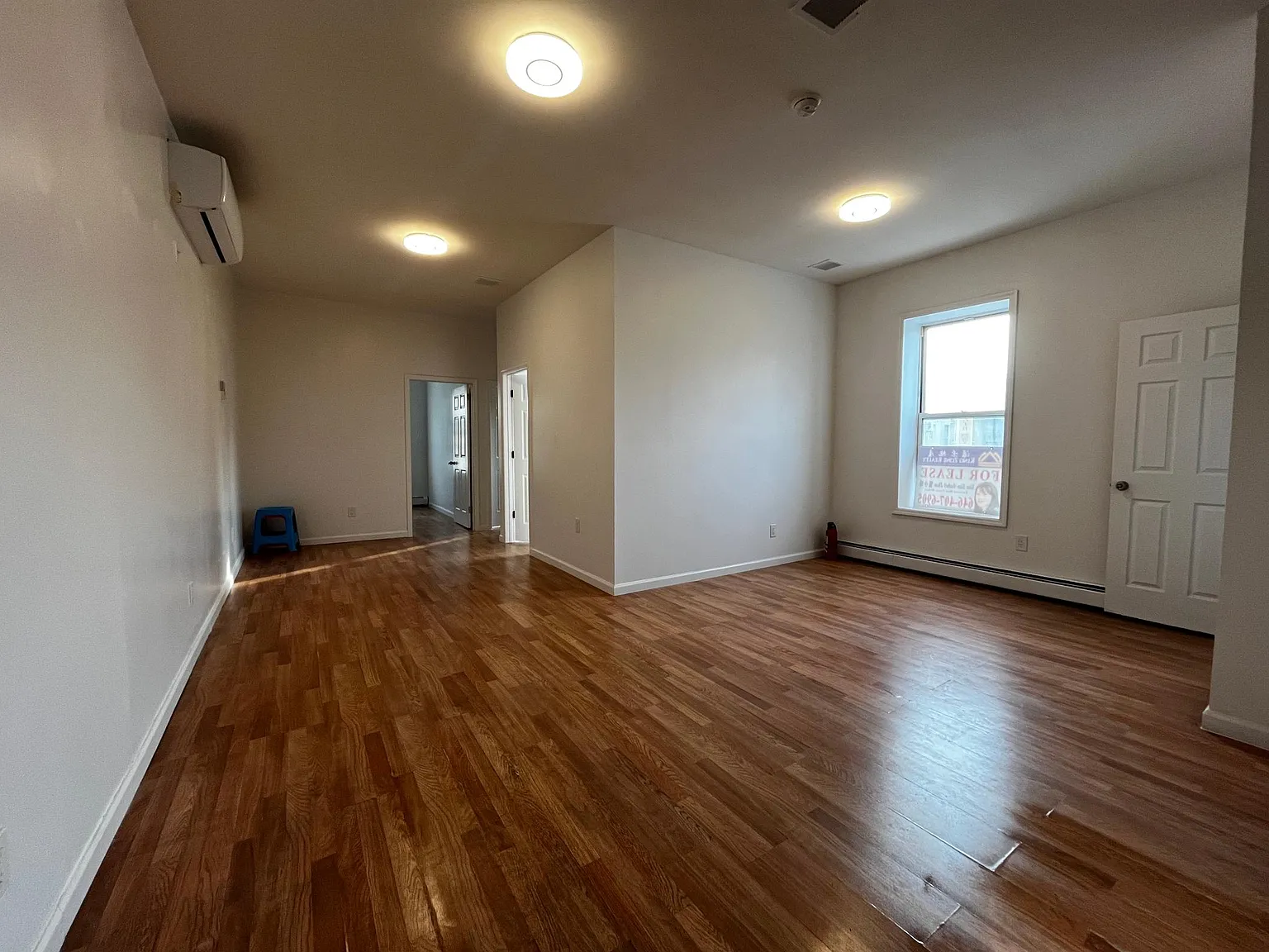 3 bed, 900 sqft, $2,950 — Photo 3