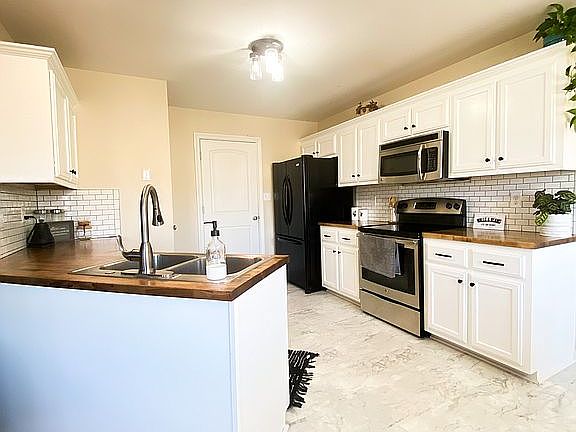 4th image of 3913 Gaine Dr