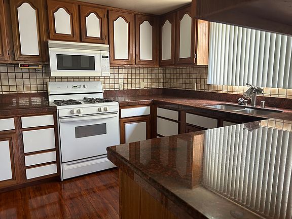 2nd image of 2102 Andreo Ave #2102