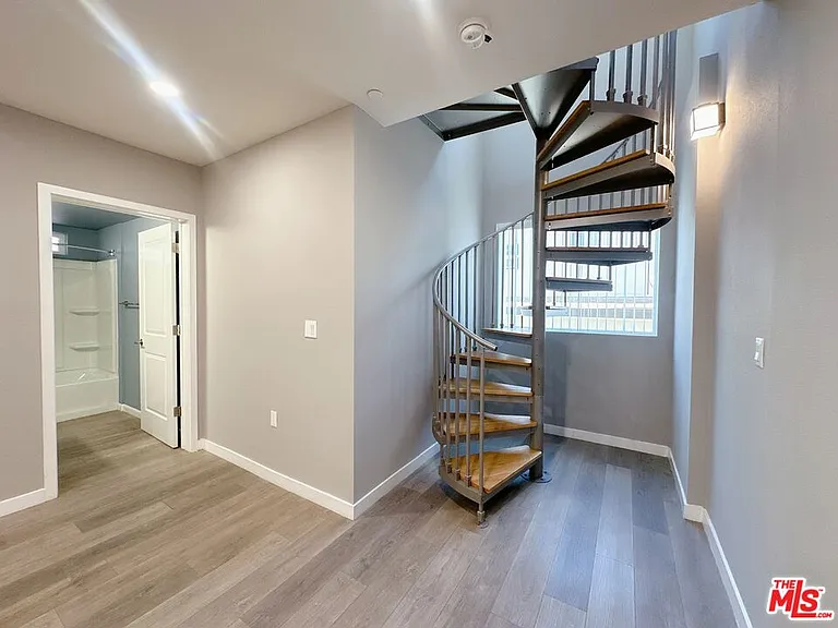 1107 S Hobart Blvd — Photo 18