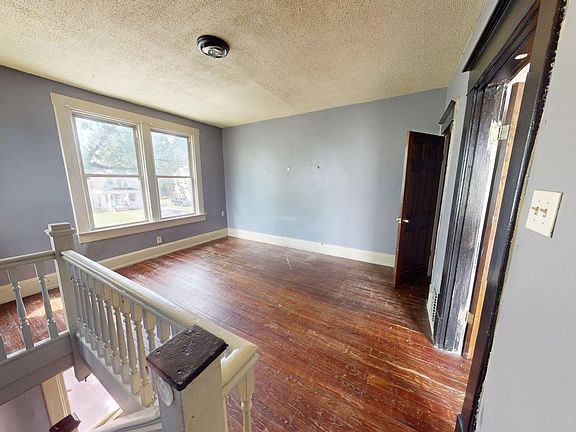 5th image of 2746 Norwood Ave