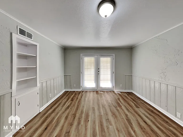 724 Stuckert Dr — Photo 10