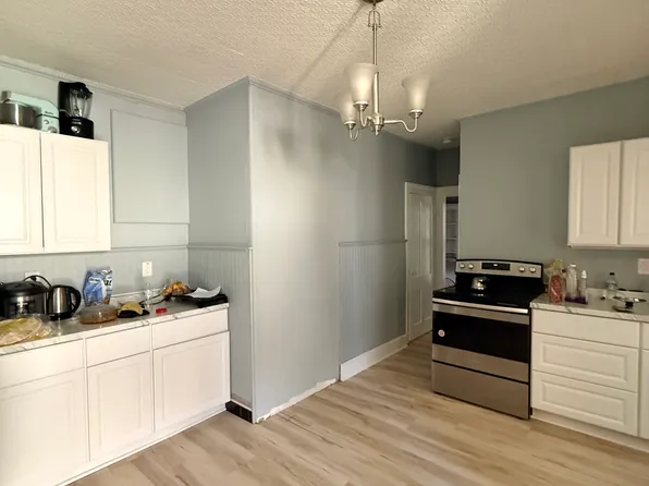 25 Center St #2, Winsted, CT 06098