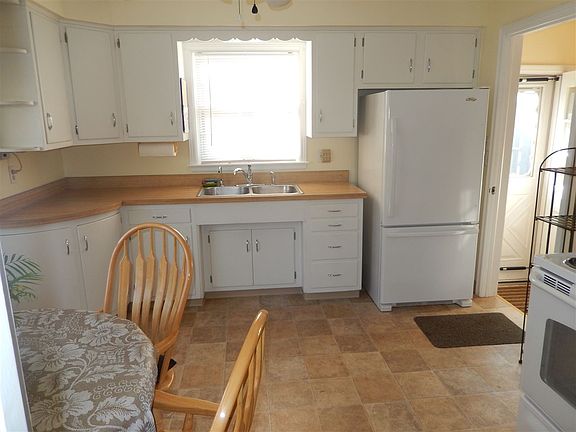 3rd image of 3127 S Saint Joseph St