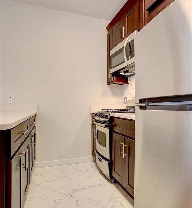 2nd image of 47 W 90th St APT 1