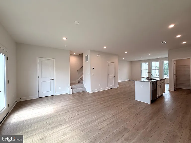 135 Heyford Dr — Photo 19