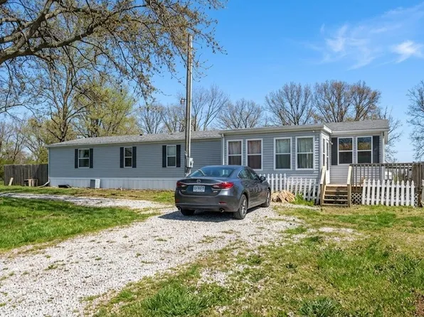 210 Lakeview Dr, Shattuc, IL 62231