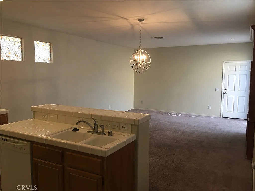 3 bed, 2.5 bath, 1654 sqft, $3,100 — Photo 4