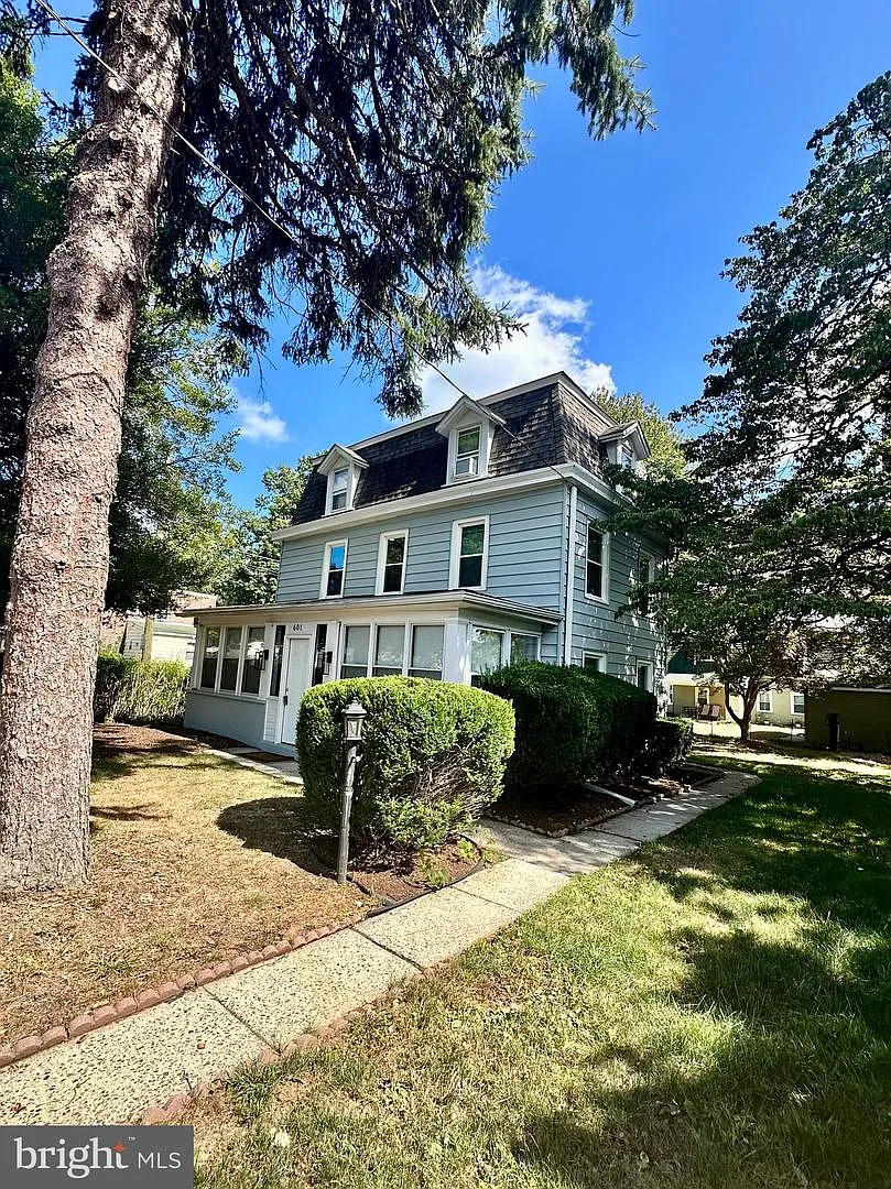 601 Vernon St photo 1