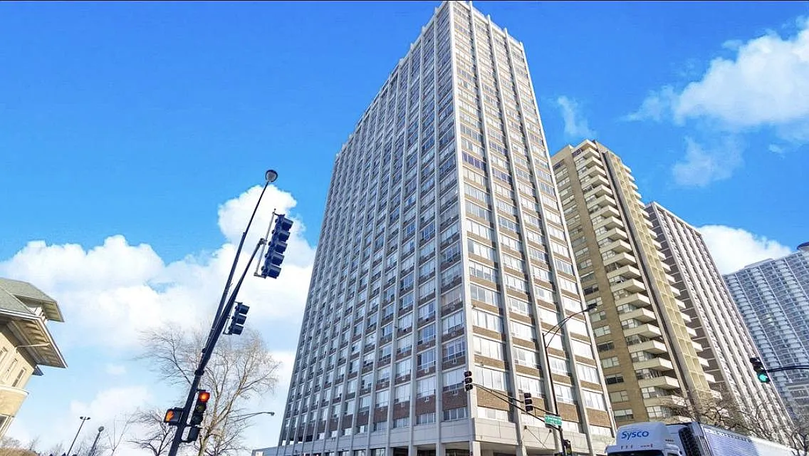 6171 N Sheridan Rd — Photo 2