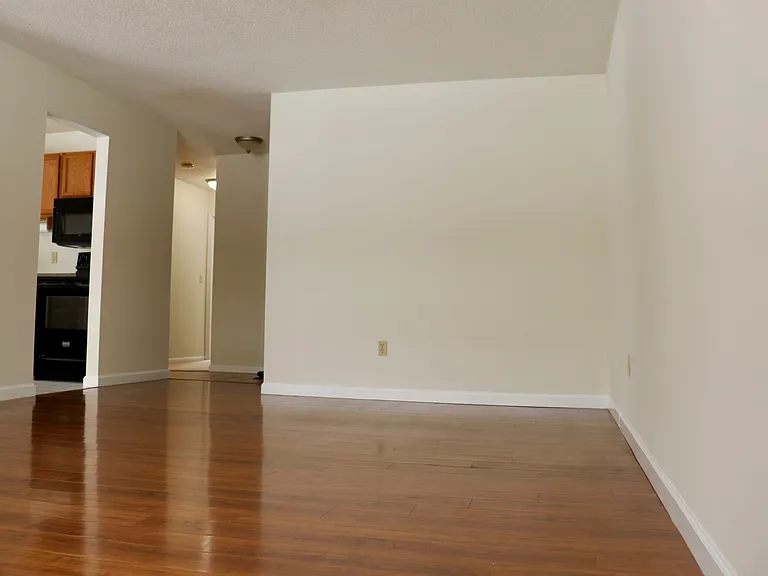 23 Twin Oaks Ter #23 — Photo 6