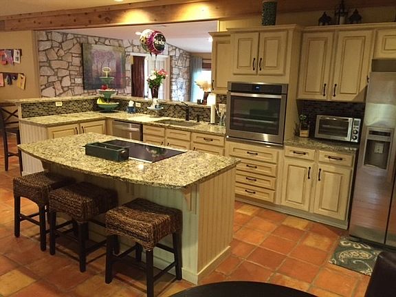2nd image of 600 Mountain Crest Dr