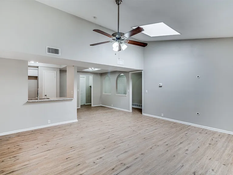 2925 Elsinor Dr — Photo 5