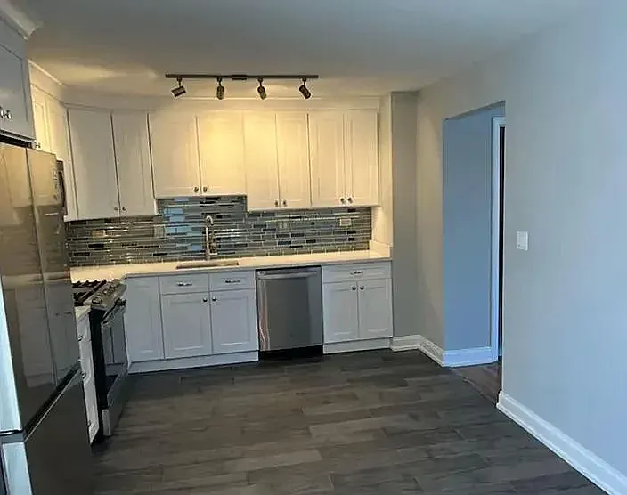 654 Childs St #2 — Photo 8