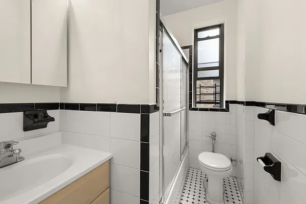 Rented by Compass | media 7