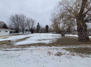 959 S Line St, Chesaning, MI 48616