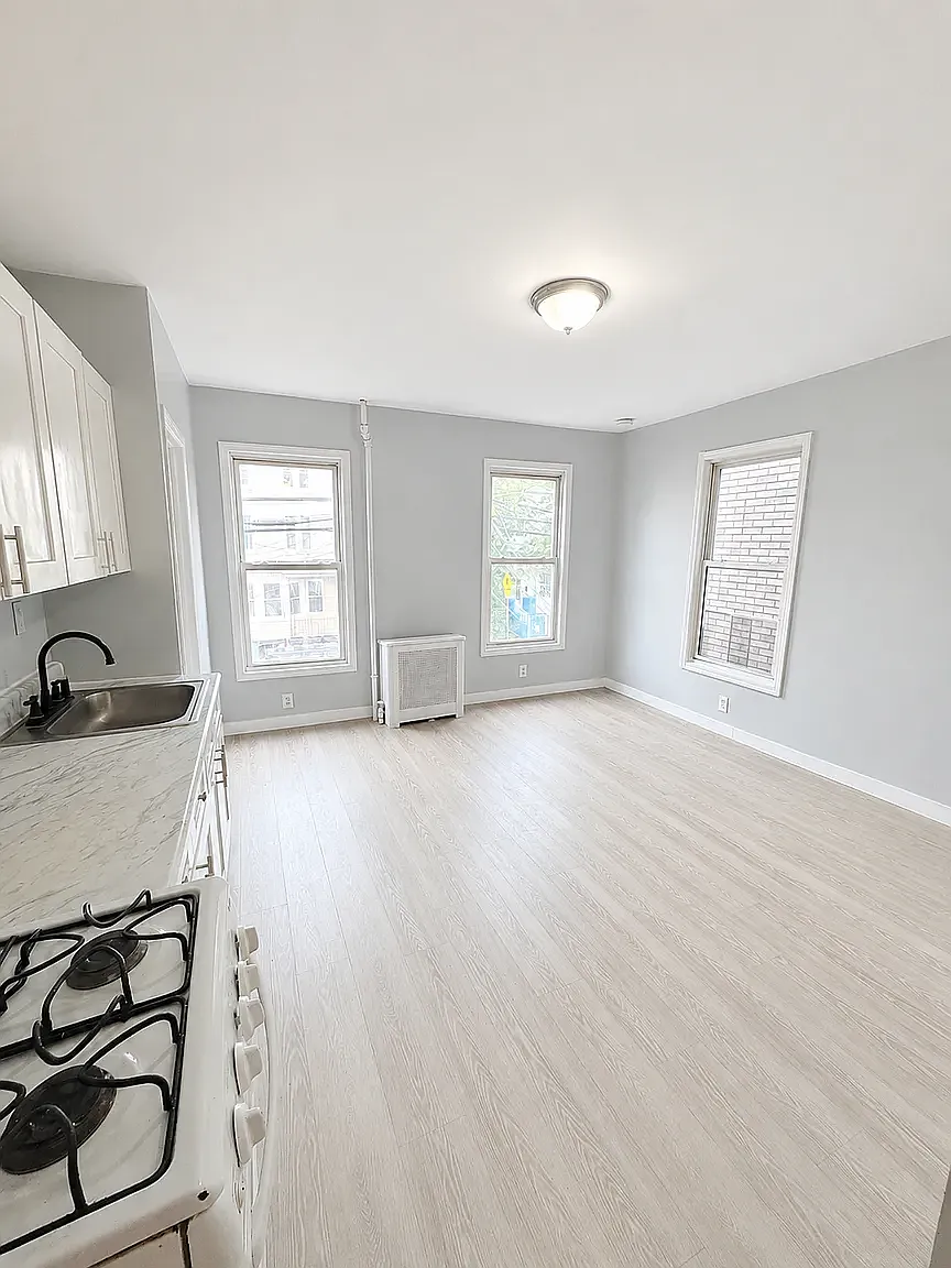 3 bed, $2,100 — Photo 1
