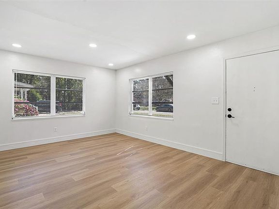 3rd image of 1212 E Crawford St