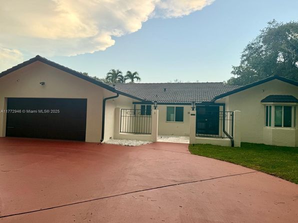 8370 NW 167th Ter