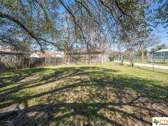 4th image of 510 W Avenue V
