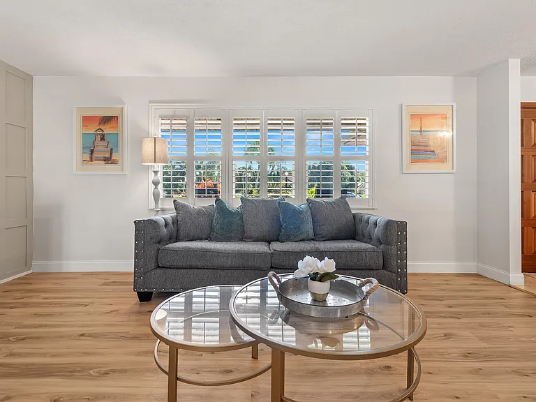 762 SE River Ln — Photo 39