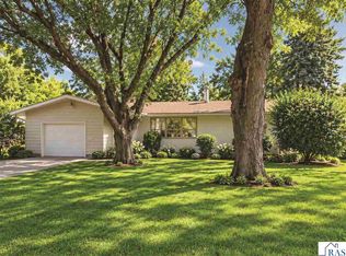 130 Eastwood Dr, Mankato, MN 56001