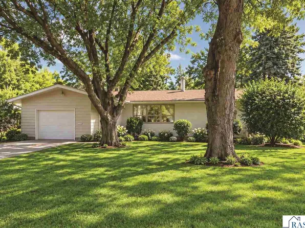 130 Eastwood Dr, Mankato, MN 56001