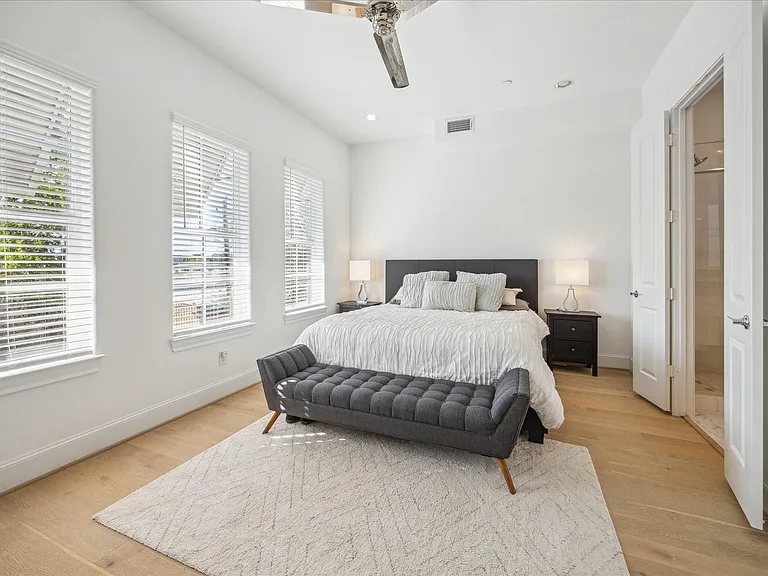 2714 Harvard St — Photo 22
