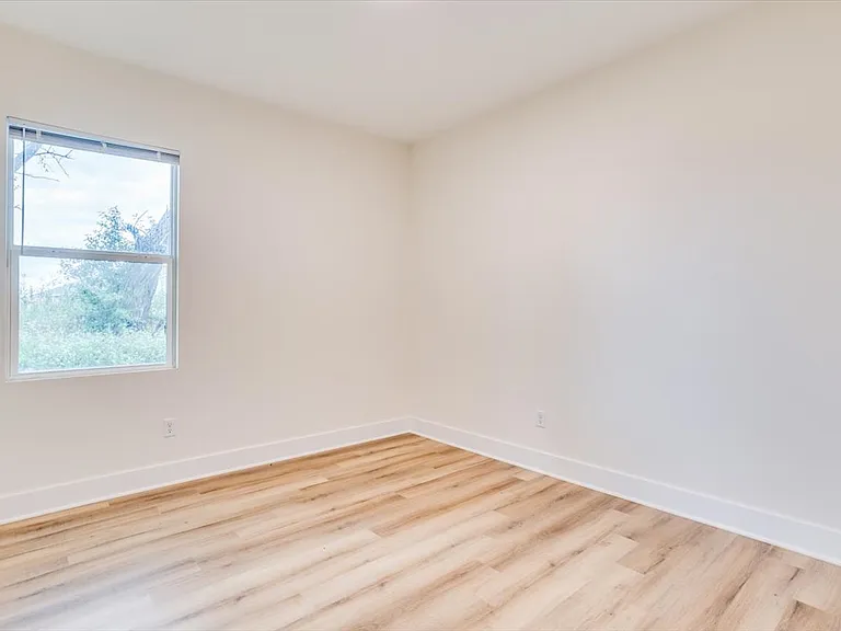5644 E Bristol St — Photo 18