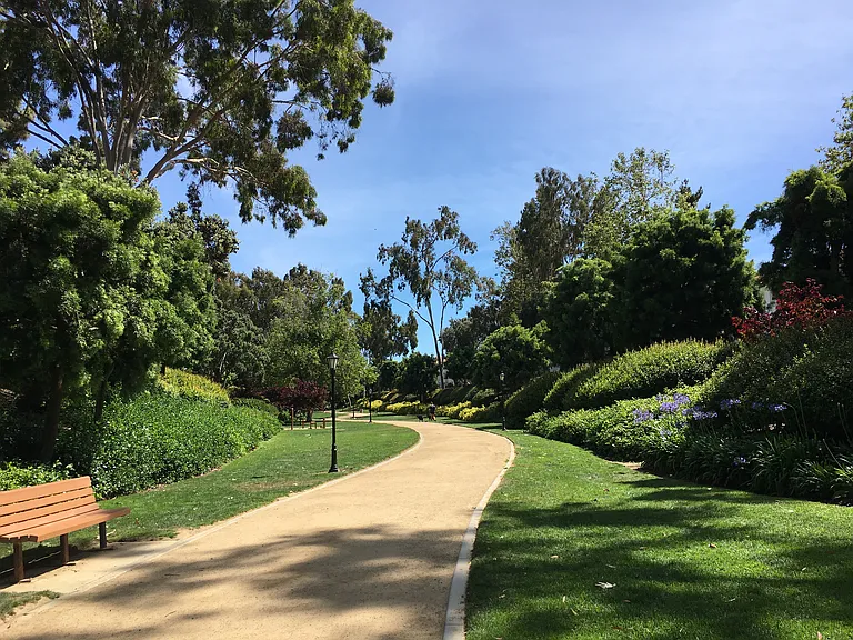 Path to La Jolla Colony private park