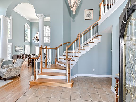 4th image of 3904 Cambridge Hill Ln