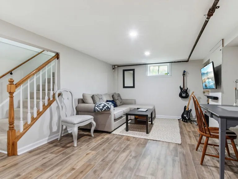 9909 Gardiner Ave — Photo 21
