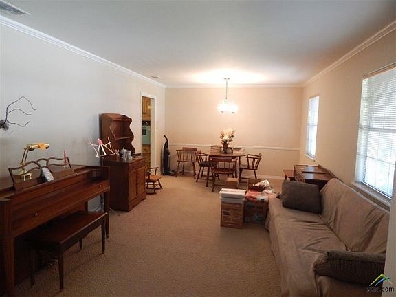 4th image of 2801 Fairfax Dr