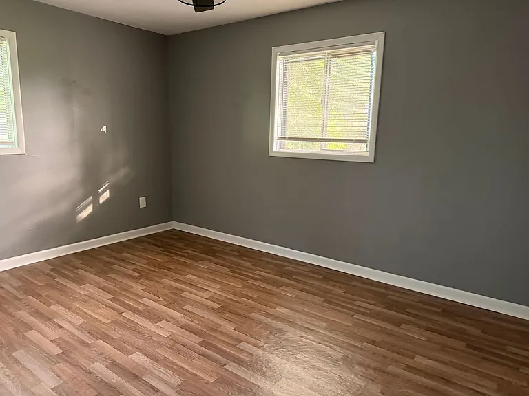183 Durham St SW — Photo 3