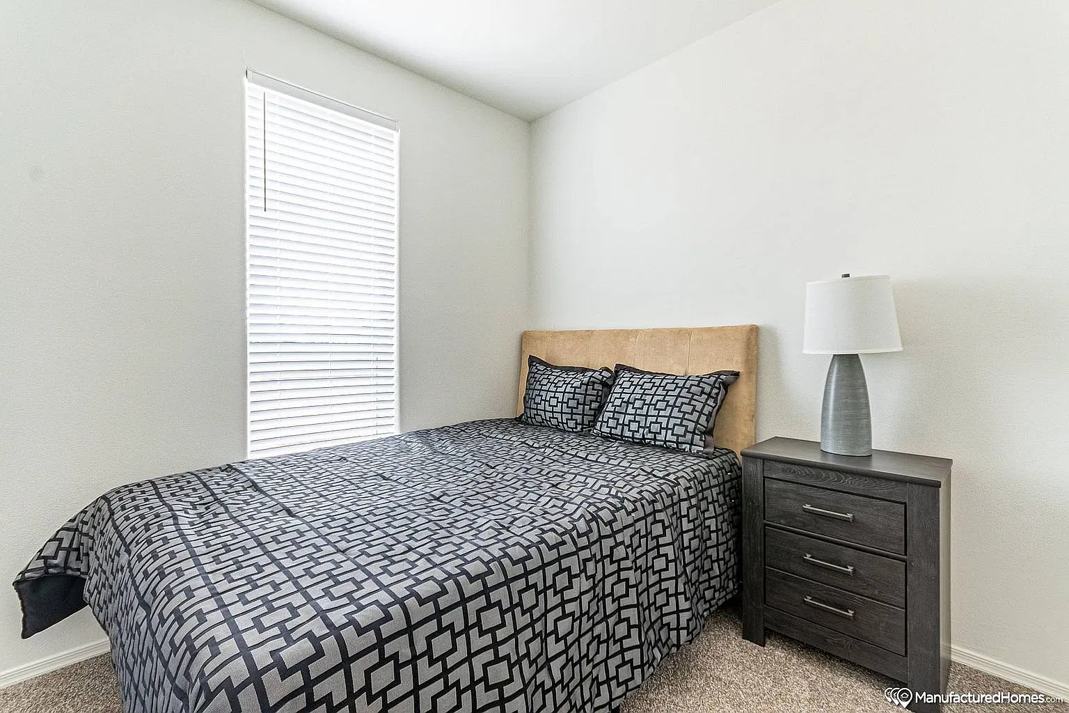 40 E Frost Ln — Photo 3