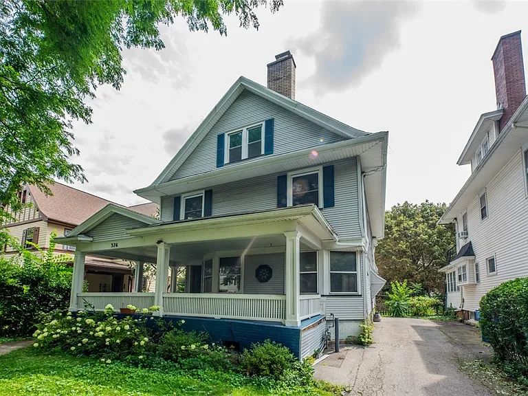 376 Barrington St — Photo 1