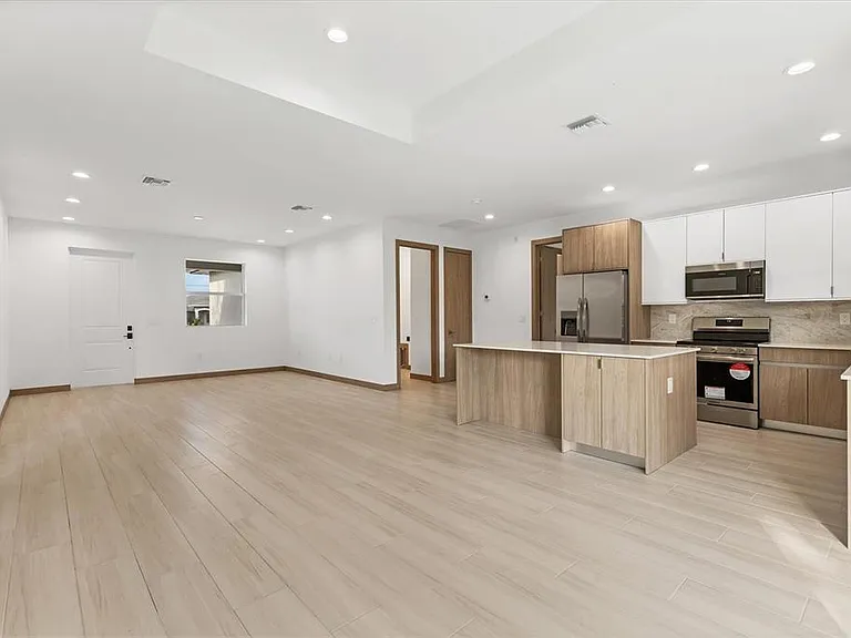 405 Sunset Rd N — Photo 15