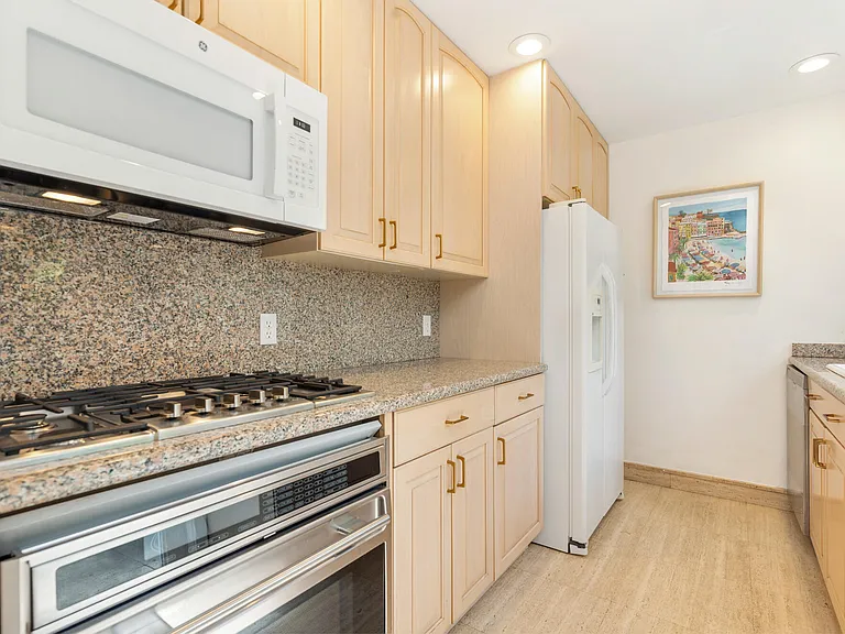 155 Peruvian Ave — Photo 8
