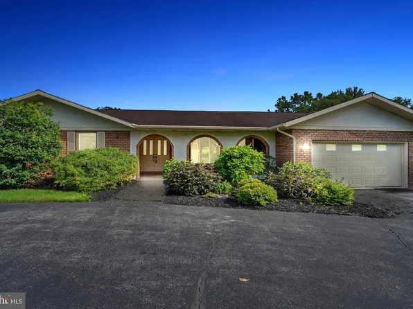 3565 Pebble Ridge Dr, York, PA 17402