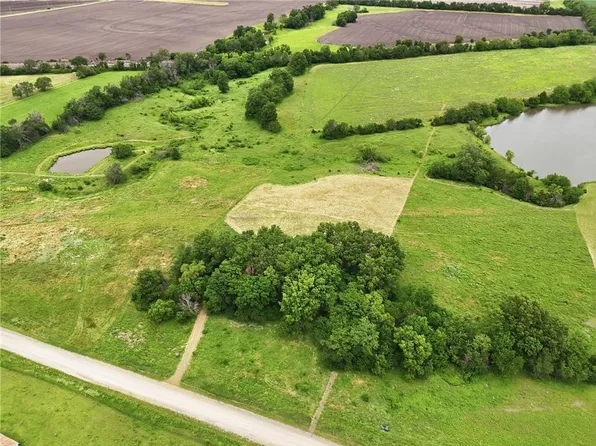 3377 Reno Rd, Ottawa, KS 66067