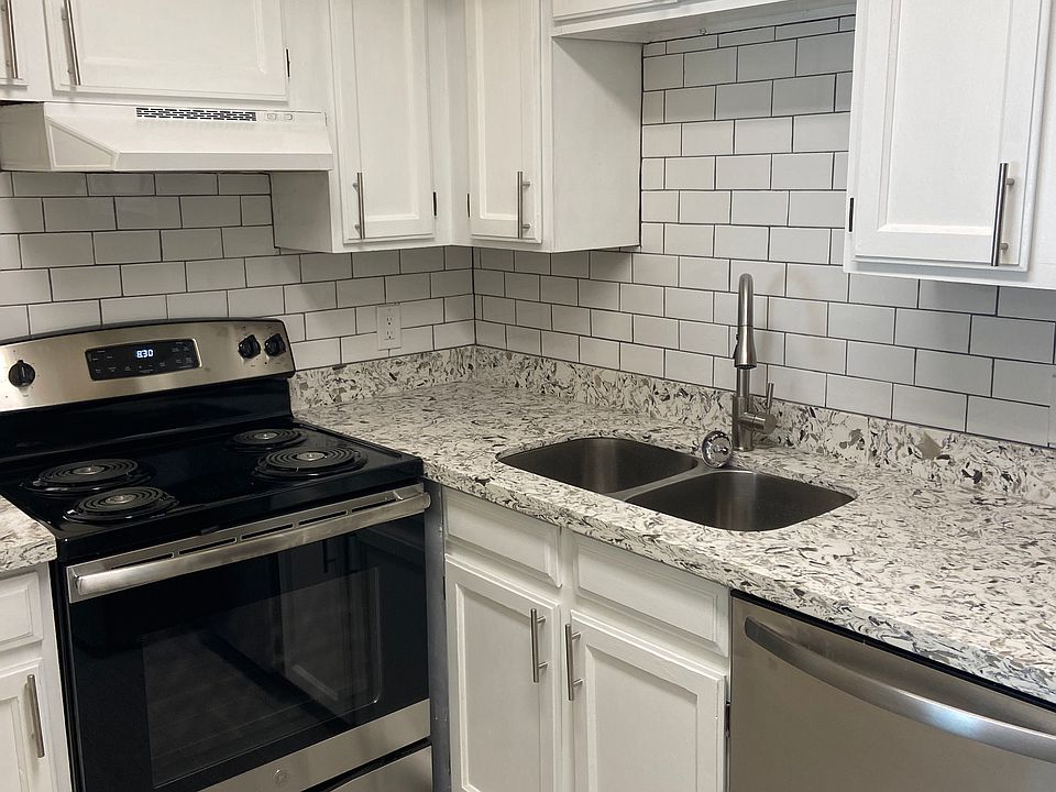 2nd image of 804 W 2nd St #B
