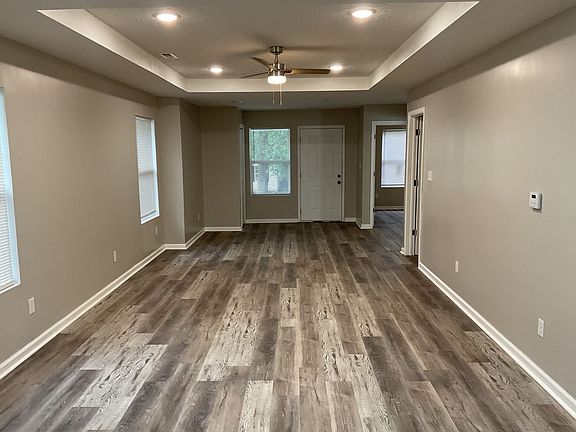 5th image of 2938 N Dearborn St