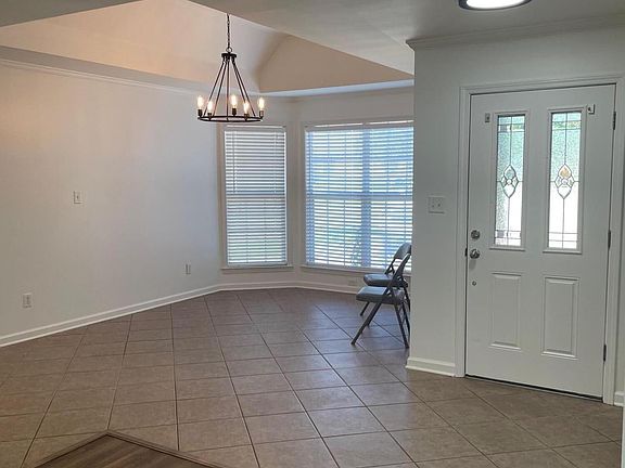 3rd image of 4163 Chaucer Dr