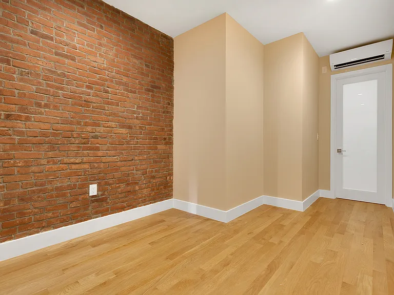 400 W 56th St #3D — Photo 2