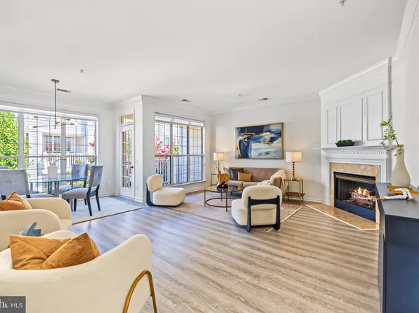 1725 Kingsgate Ct Unit 304, Alexandria, VA 22302