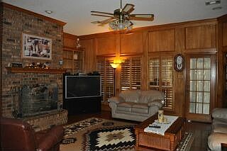 5th image of 2106 Plymouth Dr