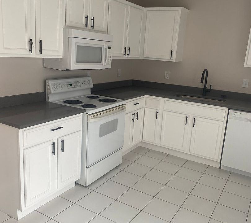 1st image of 1816 1st St